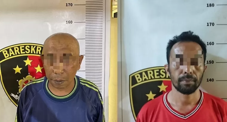 FR (49) dan DI (46), dua pelaku tindak pidana judi online yang ditangkap Polres Padang Panjang. (ist)