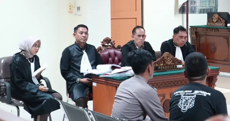 Jaksa Penuntut Umum (JPU) Andarias D'Orney tengah mengajukan pertanyaan pada saksi.(armadison)