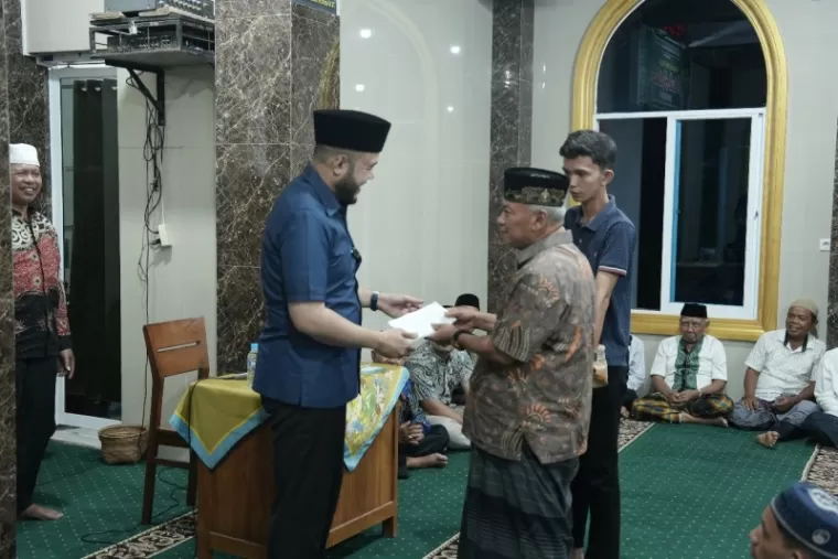 Silaturahmi di Mushalla Al-Anahaar, Fadly Amran Berkomitmen Majukan Pendidikan Islam di Padang