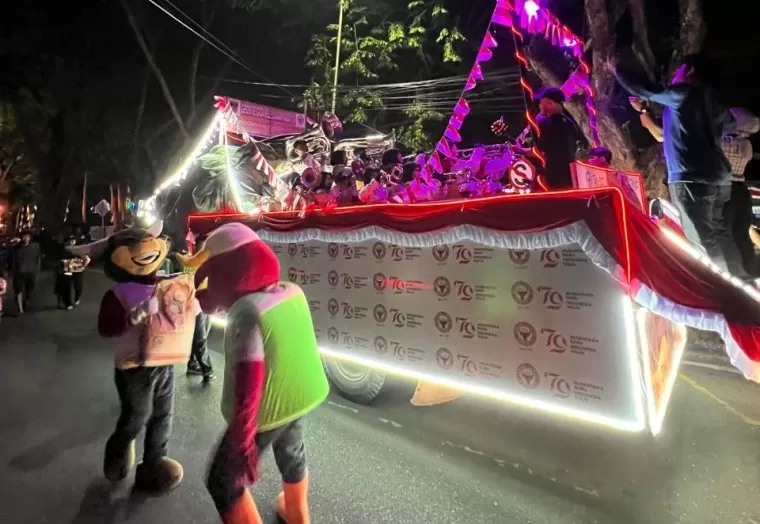 PT Semen Padang turut serta memeriahkan Merah Putih Lights Carnival yang digelar Pemerintah Provinsi (Pemprov) Sumatera Barat (Sumbar) dalam rangka memeriahkan HUT ke-79 Kemerdekaan Republik Indonesia ke-79, Minggu (18/8/2024) malam.