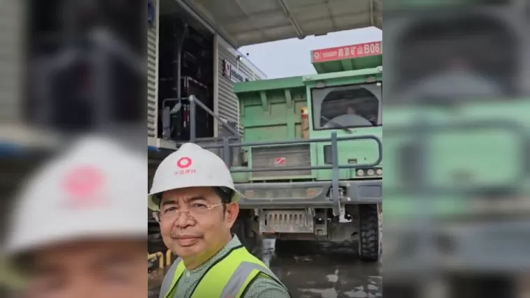 Ilustrasi Melihat Dump Truk Bertenaga Listrik di Sinoma Mine Construction China