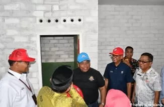 Dirut PT Semen Padang Indrieffouny Indra meresmikan pemakaian rumah bantuan yang dibangun PT Semen Padang di Korong Sungai Sirah, Nagari Sungai Sirah Kuranji Hulu, Kecamatan Sungai Geringging, Kabupaten Padang Pariaman, Kamis (22/8/2024).Ist