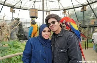 Atta Halilintar bersama sang istri, Aurel Ermansyah. (Foto: Instagram @attahalilintar)