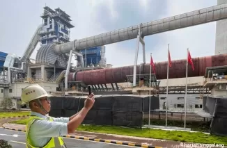 Dirut Semen Padang, Indrieffouny membuat video kiln Nanfang Cement