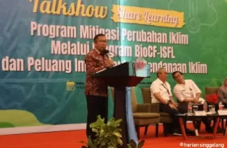 Kepala Dinas Kehutanan Sumbar Yozarwardi memberikan penjelasan pengelolaan hutan di Sumbar yang sudah meningkatkan pendapatan petani hutan.Ist