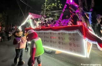 PT Semen Padang turut serta memeriahkan Merah Putih Lights Carnival yang digelar Pemerintah Provinsi (Pemprov) Sumatera Barat (Sumbar) dalam rangka memeriahkan HUT ke-79 Kemerdekaan Republik Indonesia ke-79, Minggu (18/8/2024) malam.