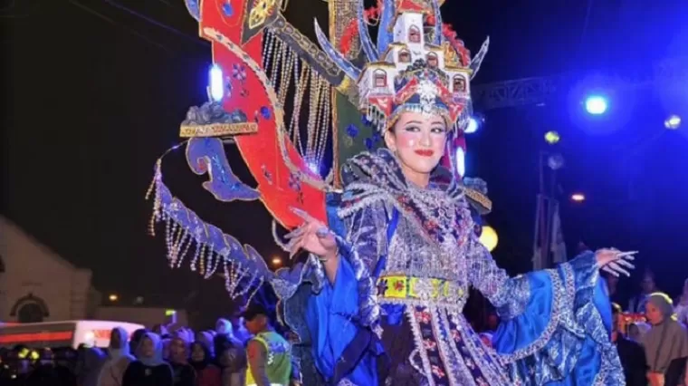 Salah satu peserta Sawahlunto Internasional Songket Silungkang Carnival (SISSCa) 2023.(dok. armadison)