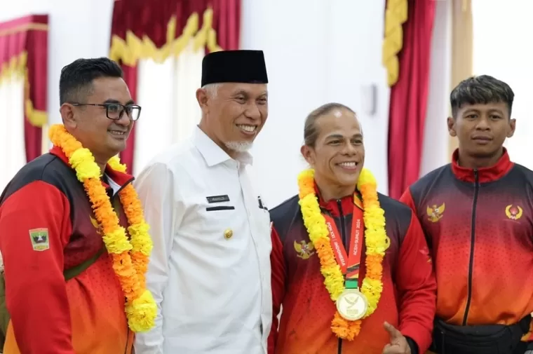 Atlet Raih Medali Emas, Mahyeldi Janjikan Kerja di BUMD dan Dinas