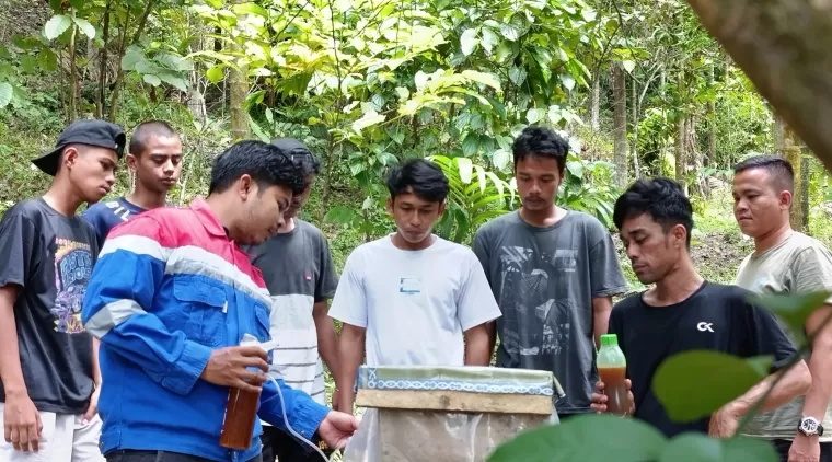 Berkat Pertamina, Pemuda Lubuk Hitam Nikmati Hasil Panen Madu Galo-Galo