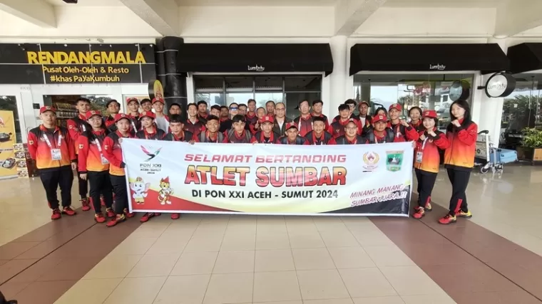 PEMBUKAAN- Suasana pembukaan cabor Barongsai Martial Arts Arena (MAA) di Kabupaten Deli Serdang, Sumut. Tim Barongsai Sumbar dibarisan kedua kiri. (doc barongsai sumbar)