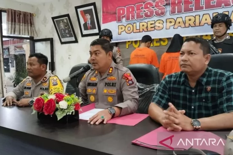 Kapolres Kota Pariaman saat konferensi pers. (antara)