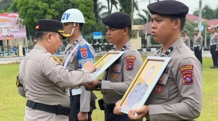 Dua Anggota Polres Dharmasraya Dipecat