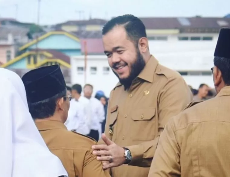 Fadly Amran bersama ASN saat masih menjadi Walikota Padang Panjang beberapa waktu lalu.