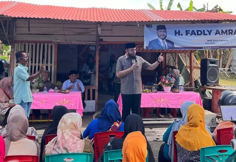 Fadly Amran Sampaikan Program 'Padang Rancak' kepada Warga Jati Parak Salai