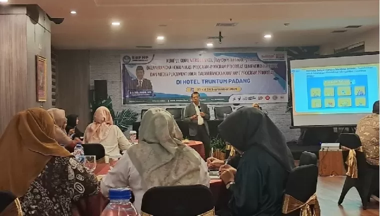 Prof.Ganefri pada kegiatan kumpul komunitas dan Key Opinion Leader (KOL) lokal yang diadakan Balai Besar Penjaminan Mutu Pendidikan (BBPMP) Sumatera Barat, Senin dan Selasa (23-24/9) di Hotel Truntum, Padang. (ist)