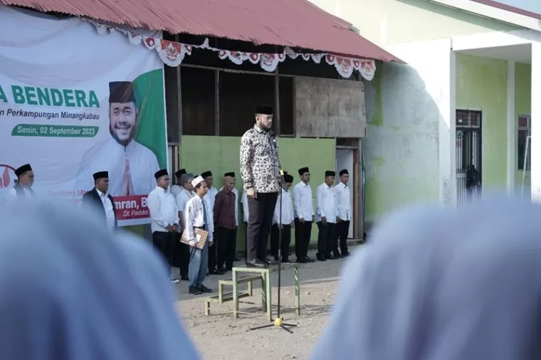 Jadi Pembina Upacara di Yayasan Shine Al-Falah, Pondok Pesantren Perkampungan Minangkabau, Fadly Amran Sampaikan Nilai Kepemimpinan