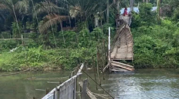 Kondisi Jembatan Gantung setelah ambruk.(ist)