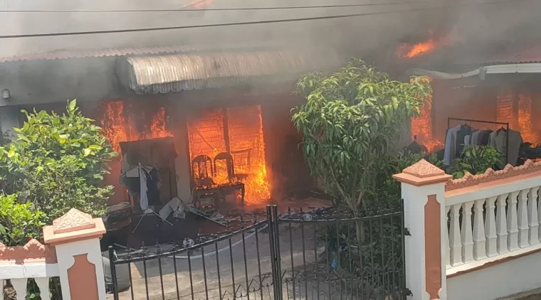 Kebakaran Hebat di Kuranji, Rumah PNS Polri Hangus Saat Ditinggal Penghuninya