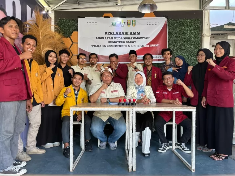 Angkatan Muda Muhammadiyah Sumatera Barat (AMM SUmbar) mendeklarasikan sikap mereka dalam menyonsong Pilkada serentak 2024 di Kota Padang, Ahad (22/9/2024).ist