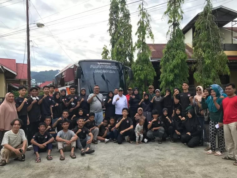 Maigus Nasir Lepas Atlet Silat, Usung &quot;Padang Balomba&quot; untuk Prestasi Kota