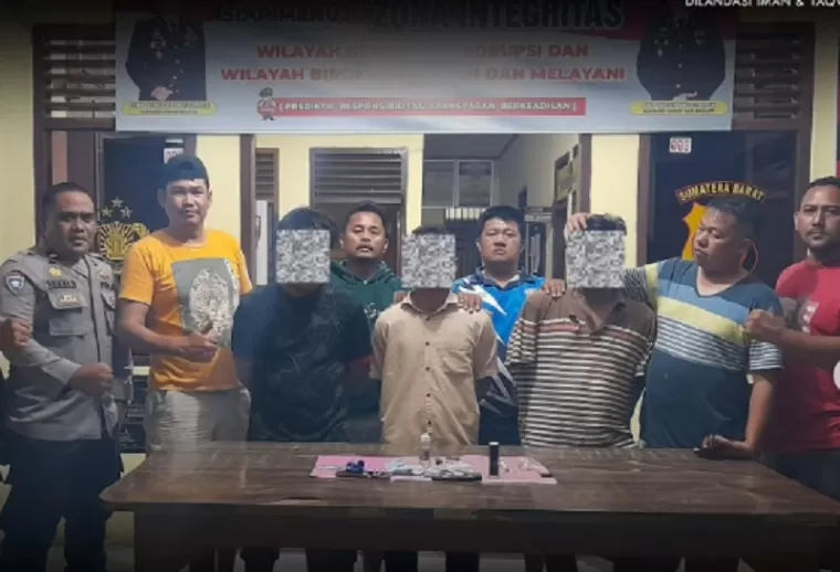 Tersangka diamankan polisi