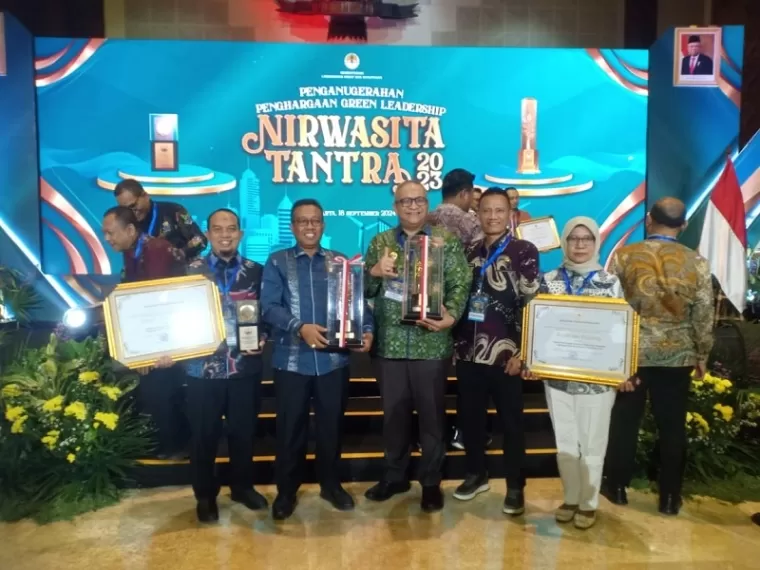 Pj Wako Padang dan Ketua DPRD Terima Nirwasita Tantra 2023