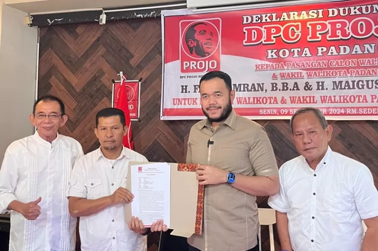 Bakal Calon Walikota Padang Fadly Amran menerima penyataan dukungan dari Ketua Projo DPC Kota Padang Afrinaldi. (ist)