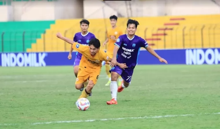 Persita vs Semen Padang FC