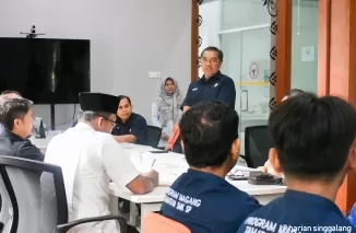 Direktur Operasi PT Semen Padang Pri Gustari Akbar, diwakili oleh Kepala Departemen Sumber Daya Manusia, Juke Ismara membuka program magang Batch 2 untuk tamatan SMK Semen Padang di Rumah Knowledge Management PT Semen Padang, Rabu (28/8).Ist