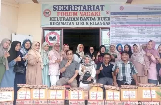 PT Semen Padang, melalui Forum Nagari Kelurahan Bandar Buat, secara resmi menyalurkan bantuan Pemberian Makanan Tambahan (PMT) untuk 14 posyandu di Kelurahan Bandar Buat, Kecamatan Lubuk Kilangan, pada Sabtu, (21/9/2024).ist