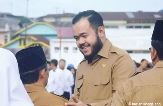 Fadly Amran bersama ASN saat masih menjadi Walikota Padang Panjang beberapa waktu lalu.