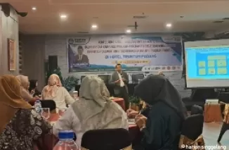 Prof.Ganefri pada kegiatan kumpul komunitas dan Key Opinion Leader (KOL) lokal yang diadakan Balai Besar Penjaminan Mutu Pendidikan (BBPMP) Sumatera Barat, Senin dan Selasa (23-24/9) di Hotel Truntum, Padang. (ist)