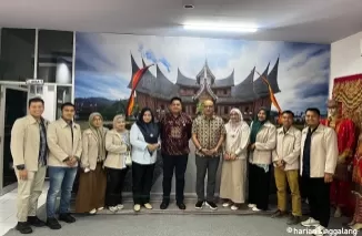 Kuliah lapangan mahasiswa Pascasarjana Ilmu Komunikasi Universitas Andalas ke Dinas Pariwisata Sumbar, Kamis (12/9). (ist)