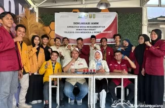 Angkatan Muda Muhammadiyah Sumatera Barat (AMM SUmbar) mendeklarasikan sikap mereka dalam menyonsong Pilkada serentak 2024 di Kota Padang, Ahad (22/9/2024).ist