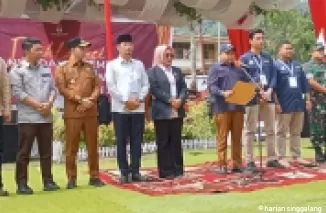 Paslon walikota Sawahlunto mengucapkan deklarasi kampanye yang dipandu Ketua KPU Hamdani.(armadison)