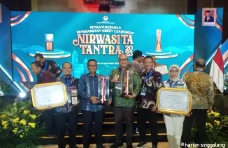 Pj Wako Padang dan Ketua DPRD Terima Nirwasita Tantra 2023