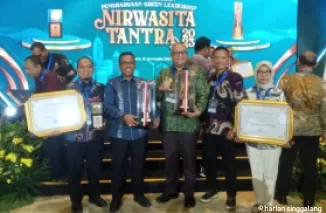 Pj Wako Padang dan Ketua DPRD Terima Penghargaan Nirwasita Tantra 2023