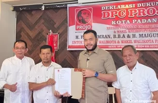 Bakal Calon Walikota Padang Fadly Amran menerima penyataan dukungan dari Ketua Projo DPC Kota Padang Afrinaldi. (ist)