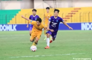 Persita vs Semen Padang FC