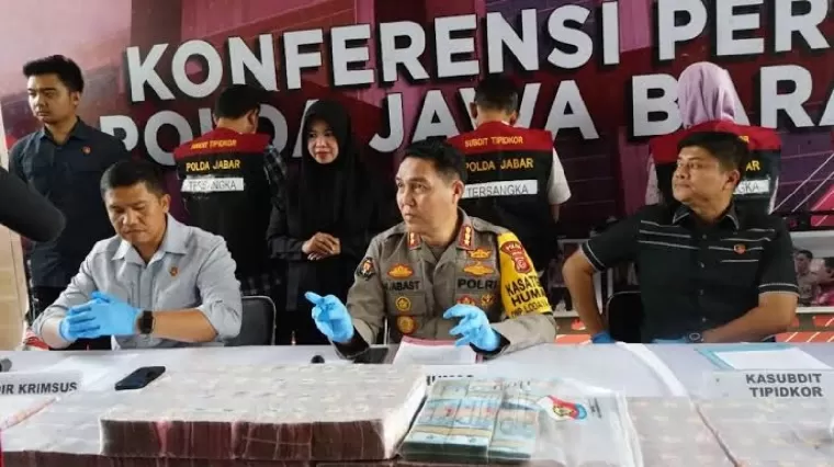 Konferensi Pers Subdit Tipidkor Ditreskrimsus Polda Jabar. (Foto: Sukabumi Update)