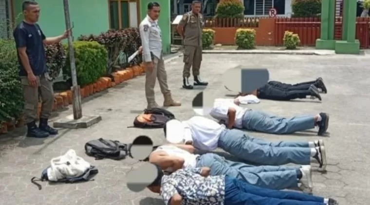 Keluyuran dan Main Bilyar Saat Jam Pelajaran, 6 Pelajar Diamankan Satpol PP Padang