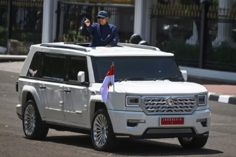 Ilustrasi Prabowo gunakan mobil maung. (Foto: Indonesia.go.id)