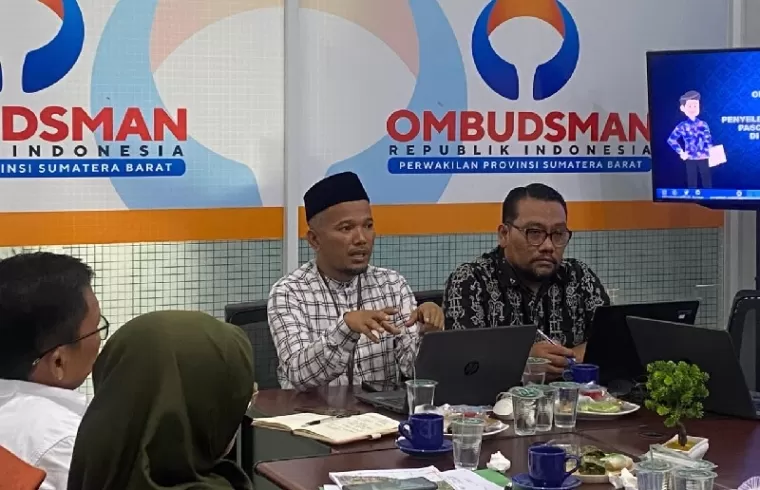 Monitoring penyelenggara pelayanan publik pasca bencana galodo/erupsi di Agam, Jumat (4/10) oleh Ombudsman RI Perwakilan Sumatera Batat. (ist)