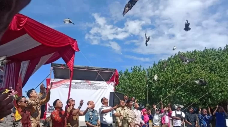 Pantai Muaro Lasak Jadi Simbol Perdamaian Pilkada, 27 Merpati Terbang Tinggi