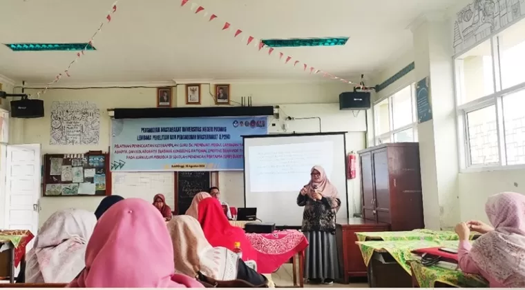 Dosen dari Departemen Bimbingan Konseling Fakultas Ilmu Pendidikan UNP menggelar program pengabdian masyarakat berupa Pelatihan Peningkatan Keterampilan Guru BK Membuat Modul Layanan yang Inovatif, Adaptif, dan Kolaboratif Berbasis REBT .Ist