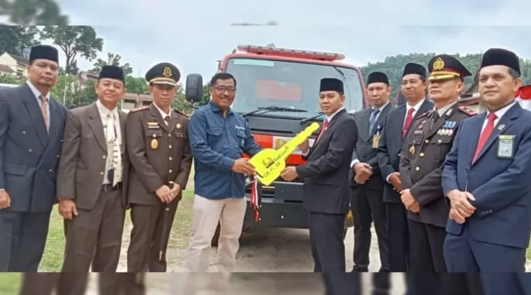 PT Bukit Asam Berikan Mobil Damkar Pemko Sawahlunto