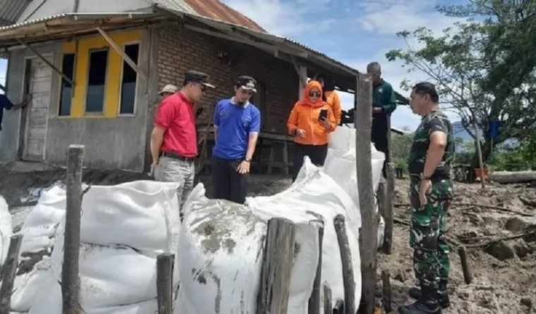 Rumah dan Musala di Pasie Nan Tigo Padang Terdampak Abrasi