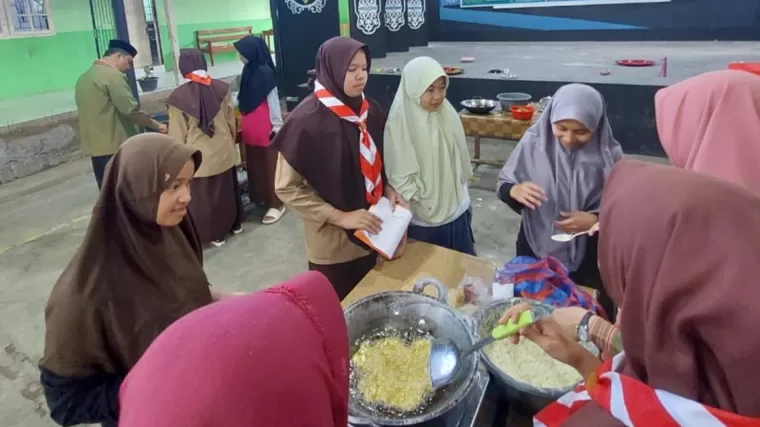 Santriwati Diniyyah Pasia Unjuk Kebolehan Masak Toge