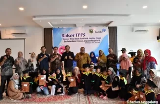 Sebanyak 13 anak di bawah lima tahun (Balita) yang mengalami stunting di Nagari Labuah Panjang, Kecamatan X Koto Diatas, Kabupaten Solok, diwisuda melalui Program Anak Stunting Semen Padang (PASS).