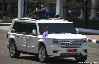 Ilustrasi Prabowo gunakan mobil maung. (Foto: Indonesia.go.id)